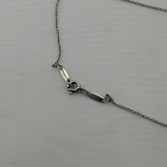 Tiffany & Co. 9.25 Silver Peretti Heart Necklace - Picture 4 of 4
